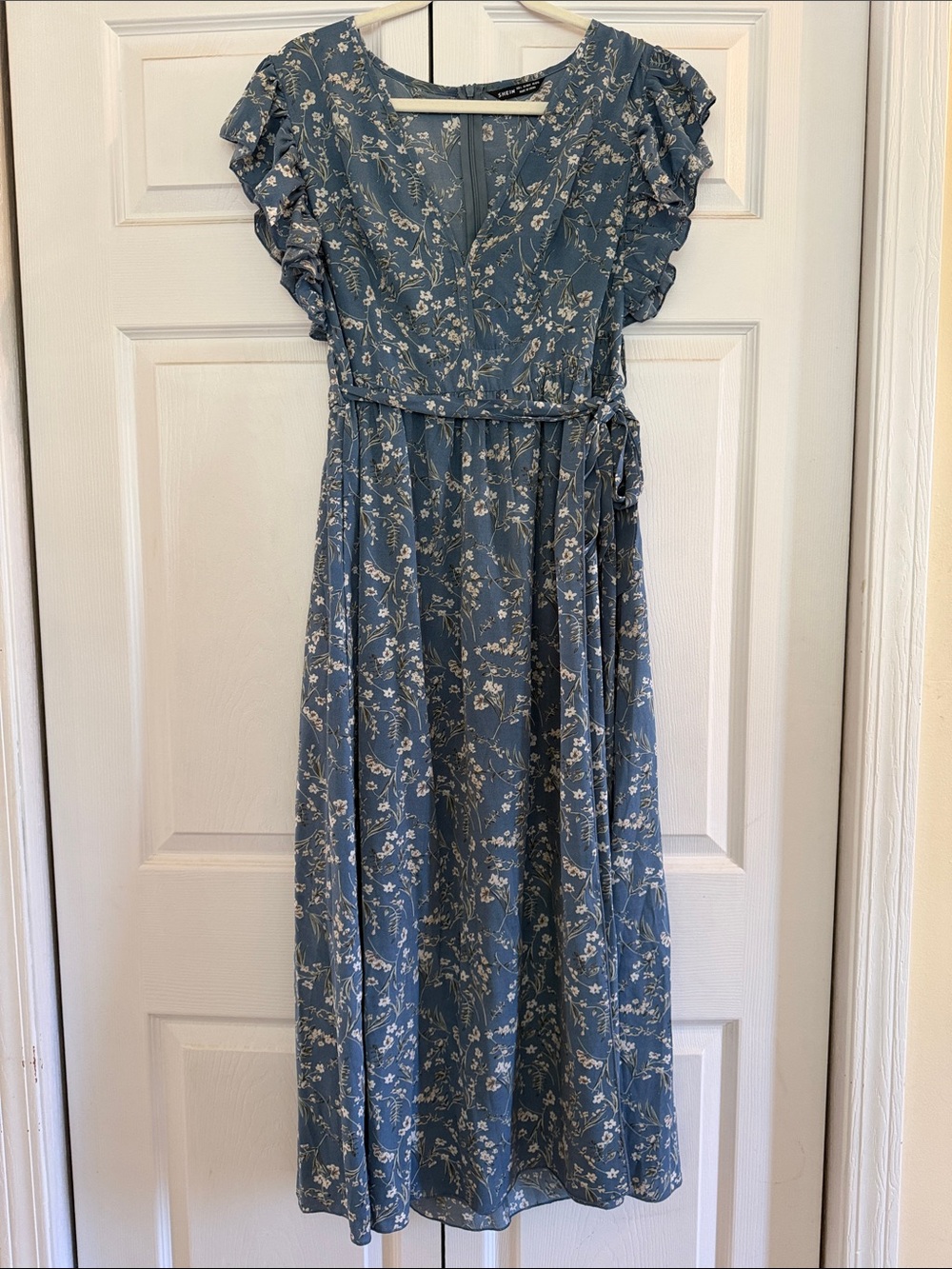 NWOT Shein long flowered blue dress